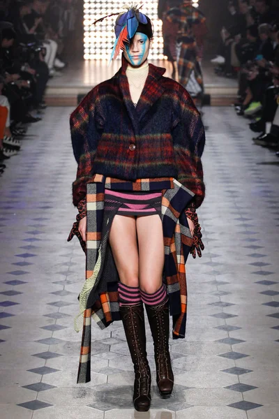 Look 29